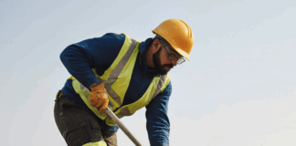 SE SOLICITA OBRERO PARA MONTAJE DE ESTRUCTURAS Y PREPARACIÓN DE TERRENOS EN CONSTRUCCIÓN