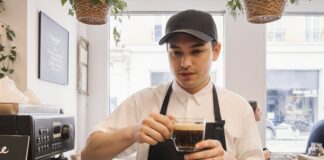 SE BUSCA AUXILIAR DE CAFETERÍA PARA ATENCIÓN AL CLIENTE EN MOSTRADOR Y ELABORACIÓN DE BEBIDAS