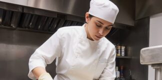 SE BUSCA AYUDANTE DE COCINA Y LAVAPLATOS PARA RESTAURANTE (TURNO TARDE)