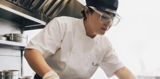 SE SOLICITA LAVAPLATOS PARA ORGANIZACIÓN Y APOYO GENERAL EN COCINA (TURNO NOCTURNO Y FINES DE SEMANA)