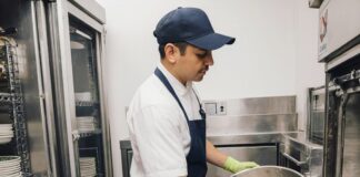SE BUSCA LAVAPLATOS TEMPORAL PARA LIMPIEZA DE UTENSILIOS Y APOYO EN COCINA