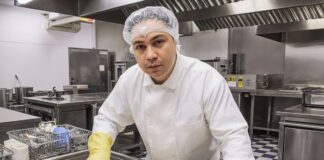 SE BUSCA LAVAPLATOS DE MEDIO TIEMPO PARA PIZZERÍA (TURNO DE FINES DE SEMANA)