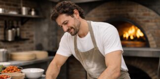SE SOLICITA AYUDANTE DE PIZZERO PARA PREPARACIÓN Y ESTIRADO DE MASA ARTESANAL (HORARIO FLEXIBLE)