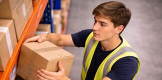 SE REQUIERE AYUDANTE DE ALMACÉN PARA TAREAS DE EMPAQUETADO Y ETIQUETADO DE PRODUCTOS (MEDIA JORNADA)