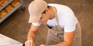 SE SOLICITA ENVASADOR DE PRODUCTOS DE PANADERÍA PARA CONTROL DE CALIDAD Y EMPAQUE DE PRODUCTOS EN BOLSAS