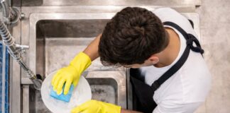 SE SOLICITA AUXILIAR DE LAVAPLATOS PARA RESTAURANTE EN CENTRO COMERCIAL (TURNOS ROTATIVOS)