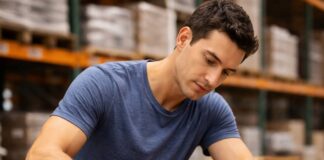 SE REQUIERE AYUDANTE DE ALMACÉN CON O SIN EXPERIENCIA PARA RECEPCIÓN DE MERCADERÍA (TIEMPO COMPLETO O PARCIAL)