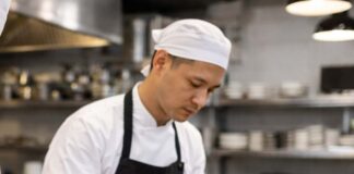 SE BUSCA COCINERO Y AYUDANTE DE COCINA PARA PREPARACIÓN DE DIVERSOS ALIMENTOS EN RESIDENCIA