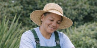 SE SOLICITA JARDINERO/A PARA MANTENIMIENTO DE ESPACIOS EXTERIORES Y ZONAS RECREATIVAS