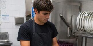 SE SOLICITA LAVAPLATOS PARA ASEO DE CUBIERTOS Y UTENSILIOS DE COCINA (MEDIA JORNADA)