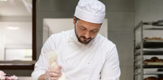 SE SOLICITA PANADERO PARA ELABORACIÓN DE GALLETAS, PASTELES Y GLASEADOS