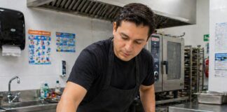 SE BUSCA LAVAPLATOS PARA LA ORGANIZACIÓN Y LIMPIEZA GENERAL DE COCINA