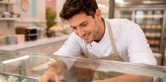 SE NECESITA TRABAJADOR DE PASTELERÍA PARA ELABORACIÓN Y DECORACIÓN DE PRODUCTOS (TIEMPO COMPLETO)