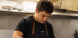 SE SOLICITA AYUDANTE DE COCINA PARA PREPARACIÓN Y PRESENTACIÓN DE LOS PLATOS (TURNO PARCIAL NOCTURNO)