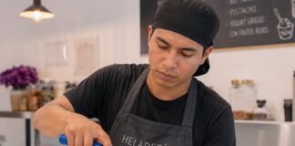 SE REQUIERE AYUDANTE DE HELADERÍA ARTESANAL PARA PREPARACIÓN DE POSTRES FRÍOS
