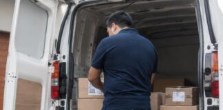 SE NECESITA CONDUCTOR DE REPARTO PARA ENTREGA Y DISTRIBUCIÓN DE PAQUETES (TIEMPO COMPLETO O PARCIAL)