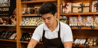 SE SOLICITA DEPENDIENTE DE CONFITERÍA PARA ATENCIÓN AL CLIENTE Y REPOSICIÓN DE PRODUCTOS (TURNO NOCTURNO)