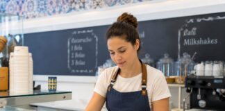 SE NECESITA DEPENDIENTE DE HELADERÍA PARA RECEPCIÓN Y ATENCIÓN AL CLIENTE EN EL MOSTRADOR (FINES DE SEMANA Y TURNOS DISPONIBLES)