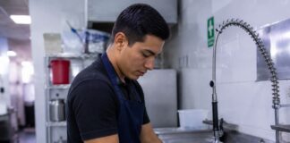 SE NECESITA FRIEGAPLATOS PARA LIMPIEZA DE UTENSILIOS Y APOYO EN COCINA (TURNOS ROTATIVOS)
