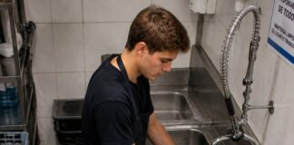 SE BUSCA LAVAPLATOS PARA RESTAURANTE CON TURNO DE MAÑANA (MEDIO TIEMPO)