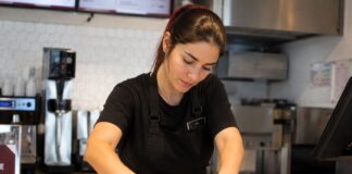 SE SOLICITA PERSONAL PARA RESTAURANTE DE COMIDA RÁPIDA EN TURNOS MATUTINO, INTERMEDIO Y NOCTURNO