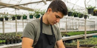 SE SOLICITA TRABAJADOR DE INVERNADERO PARA CUIDADO DE PLANTAS, SIEMBRA Y MANTENIMIENTO