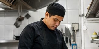 SE SOLICITA AYUDANTE DE COCINA PARA RESTAURANTE CON TURNOS ROTATIVOS