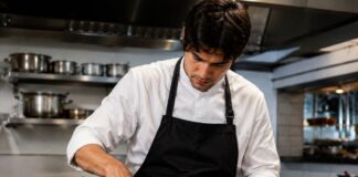 SE SOLICITA COCINERO PLANCHERO PARA PREPARACIÓN DE PASTAS ARTESANALES, SALSAS Y ENSALADAS EN RESTAURANTE GASTRONÓMICO