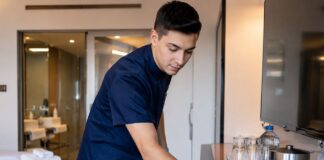 SE NECESITA AYUDANTE DE LIMPIEZA PARA ORDEN DE HABITACIONES, APARTAMENTOS Y ZONAS COMUNES