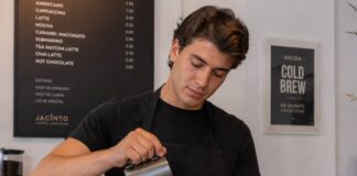 SE SOLICITA CAMARERO DE CAFETERÍA CON O SIN EXPERIENCIA PARA JORNADA DE MEDIO TIEMPO