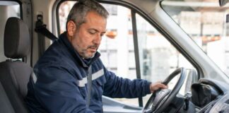SE REQUIERE CHÓFER DE REPARTO PARA ENTREGA Y DISTRIBUCIÓN DE MATERIALES (LUNES A VIERNES)