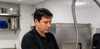 SE BUSCA FRIEGAPLATOS PARA DESINFECCIÓN DE VAJILLA Y CRISTALERÍA (TURNOS ROTATIVOS)