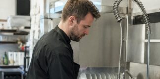 SE REQUIERE LAVAPLATOS PARA ESTABLECIMIENTO COMERCIAL (3 DÍAS A LA SEMANA)