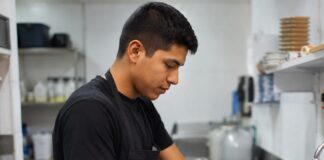 SE NECESITA LAVAPLATOS CON O SIN EXPERIENCIA PARA RESTAURANTE (MEDIO TIEMPO)