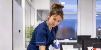 SE SOLICITA PERSONAL DE LIMPIEZA PARA OFICINAS EN HORARIO VESPERTINO (3 DÍAS A LA SEMANA)