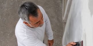 SE SOLICITA PINTOR PARA PREPARACIÓN, LIJADO Y ACABADO DE SUPERFICIES INTERIORES Y EXTERIORES