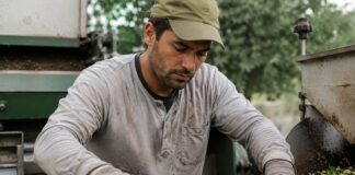SE NECESITA TRABAJADOR DE FINCA AGRÍCOLA PARA GESTIÓN DE FRUTOS SECOS Y USO DE MAQUINARIA