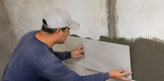 SE SOLICITA AYUDANTE DE CONSTRUCCIÓN PARA TRABAJOS DE ALICATADO Y COLOCACIÓN DE REVESTIMIENTOS EN PROYECTOS DE EDIFICACIÓN
