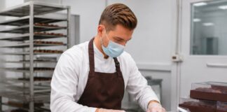 SE REQUIERE EMPACADOR PARA EMBALAJE DE DULCES, CHOCOLATES, FRUTOS SECOS Y OTROS PRODUCTOS