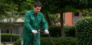 SE SOLICITA AUXILIAR DE MANTENIMIENTO PARA CORTE DE CÉSPED Y LABORES GENERALES (LUNES A VIERNES)