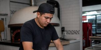 SE SOLICITA PIZZERO PARA PREPARACIÓN DE MASA Y ORDEN DEL ÁREA DE TRABAJO, NO SE REQUIERE EXPERIENCIA