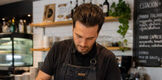 SE NECESITA TRABAJADOR DE CAFETERÍA PARA PREPARACIÓN DE ALIMENTOS Y ATENCIÓN AL CLIENTE (LUNES A VIERNES)