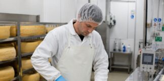 SE SOLICITA TRABAJADOR DE PRODUCCIÓN PARA CORTADO Y ENVASADO DE QUESO (TIEMPO COMPLETO O MEDIO TIEMPO)