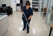 SE SOLICITA AUXILIAR DE LIMPIEZA PARA ASEO DE OFICINAS, ESCRITORIOS, MUEBLES Y ÁREAS COMUNES
