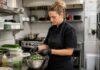 SE REQUIERE AYUDANTE DE COCINA DE TIEMPO COMPLETO PARA REALIZAR LABORES BÁSICAS DIARIAS