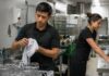 SE BUSCA AYUDANTE DE COCINA PARA DESINFECCIÓN DE PLATOS Y ORDEN DE COCINA EN RESTAURANTE