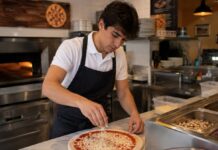 SE NECESITA AYUDANTE DE COCINA PARA PREPARACIÓN DE PIZZAS EN RESTAURANTE, NO SE REQUIERE EXPERIENCIA