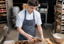 SE BUSCA PANADERO PARA PREPARACIÓN DE DONAS Y PRODUCTOS DE REPOSTERÍA (TIEMPO PARCIAL)