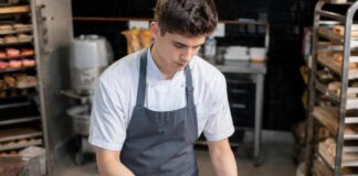 SE BUSCA PANADERO PARA PREPARACIÓN DE DONAS Y PRODUCTOS DE REPOSTERÍA (TIEMPO PARCIAL)