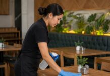 SE SOLICITA PERSONAL DE LIMPIEZA PARA ASEO DE MESAS, SILLAS Y COMEDOR EN RESTAURANTE